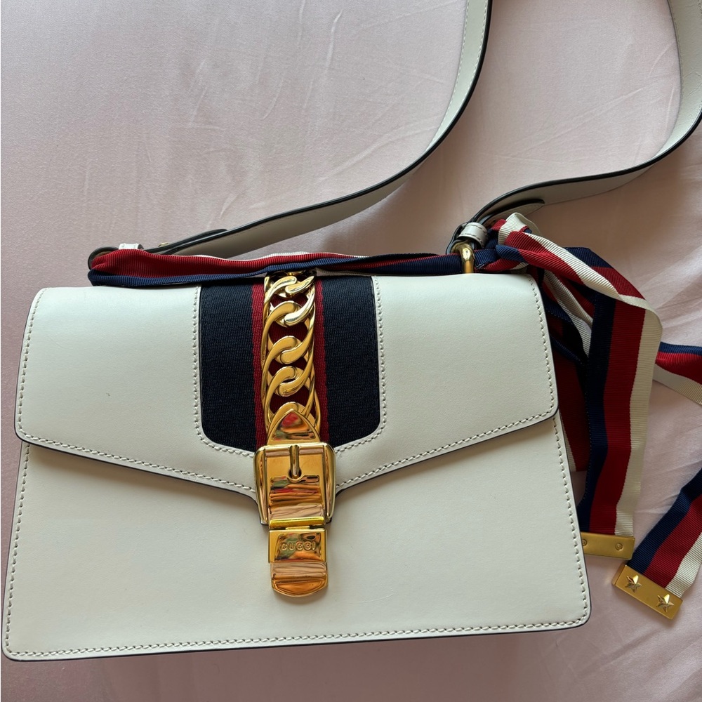 Gucci White Calfskin Crossbody Sylvie Bag Small size